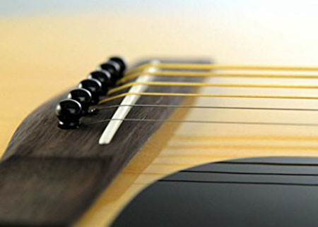 Ngua-dan-guitar-yamaha-f310