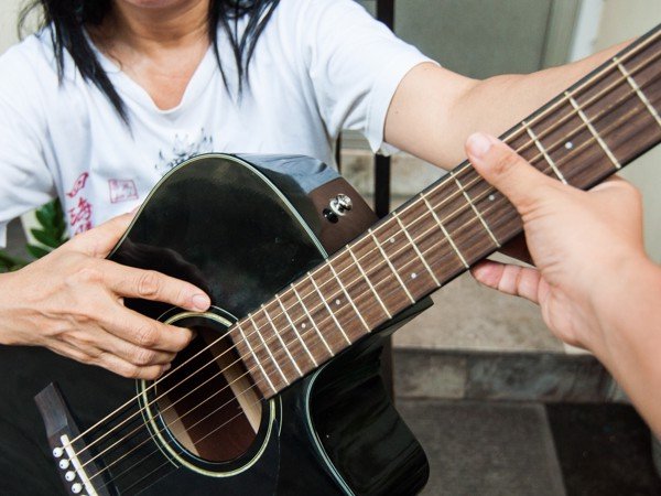 âm thanh của đàn guitar