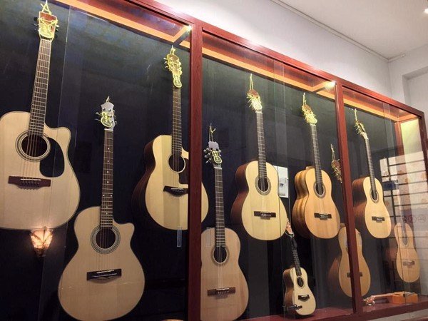 chọn chất liệu của đàn guitar khi mua
