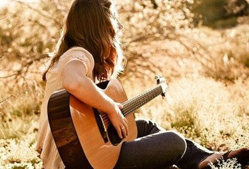 Bí quyết chọn đàn guitar dành cho các bạn gái
