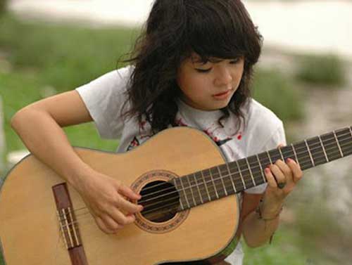 Nên học đàn Guitar hay học đàn piano