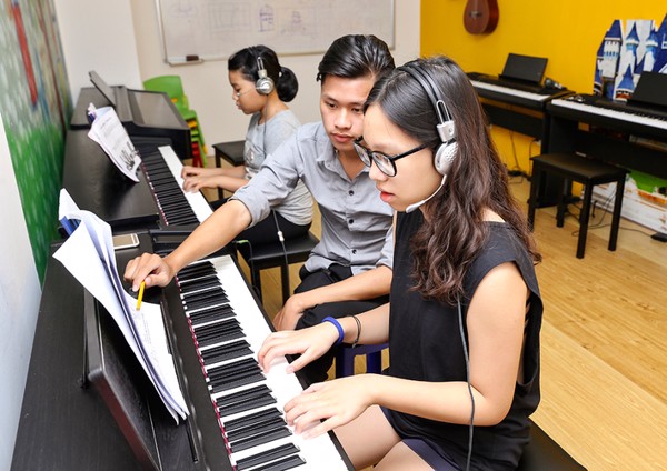 Chi-phi-cho-mot-khoa-hoc-dan-piano-nhu-the-nao-la-hop-ly-1