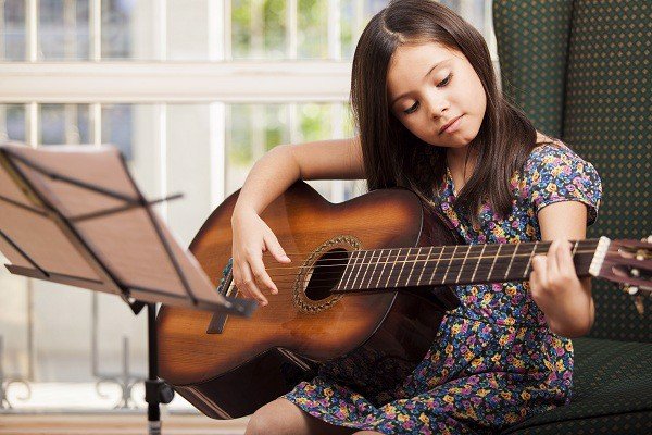 mua một cây đàn vừa phải để học