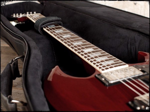 Cach-bao-quan-dan-guitar-yamaha-dung-cach-de-tang-do-ben-khi-su-dung-1