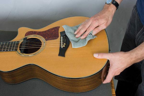 Cach-bao-quan-dan-guitar-yamaha-dung-cach-de-tang-do-ben-khi-su-dung-2