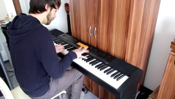 Mua-dan-piano-dien-co-chuc-nang-organ-nen-hay-khong-3