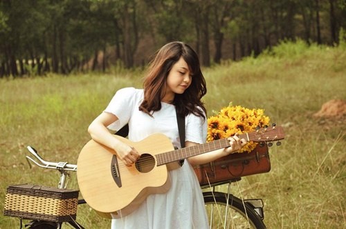 Nen-tu-hoc-dan-guitar-tai-nha-hay-hoc-tai-trung-tam-1