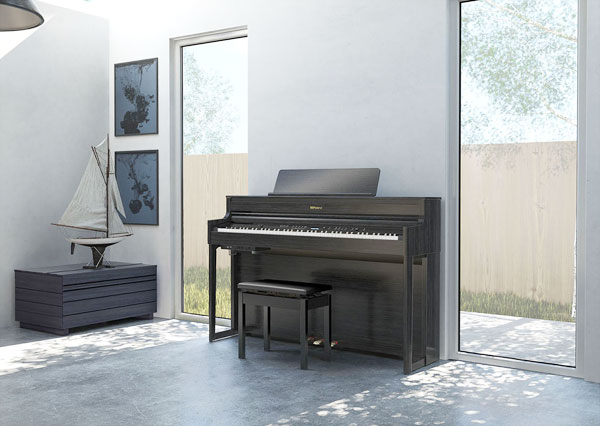 Roland HP702 có hình dáng tiêu chuẩn của piano upright