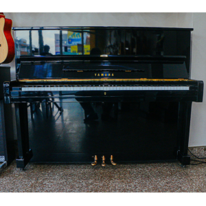 Dan-piano-co-upright-yamaha-u1e-3