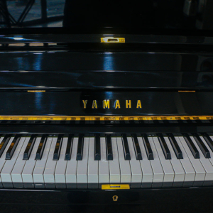 Dan-piano-co-upright-yamaha-u1e-4