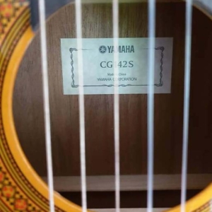 Đàn-guitar-yamaha-classic-nylon-cg142s (4)