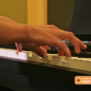 Piano-roland-fp-e50-2