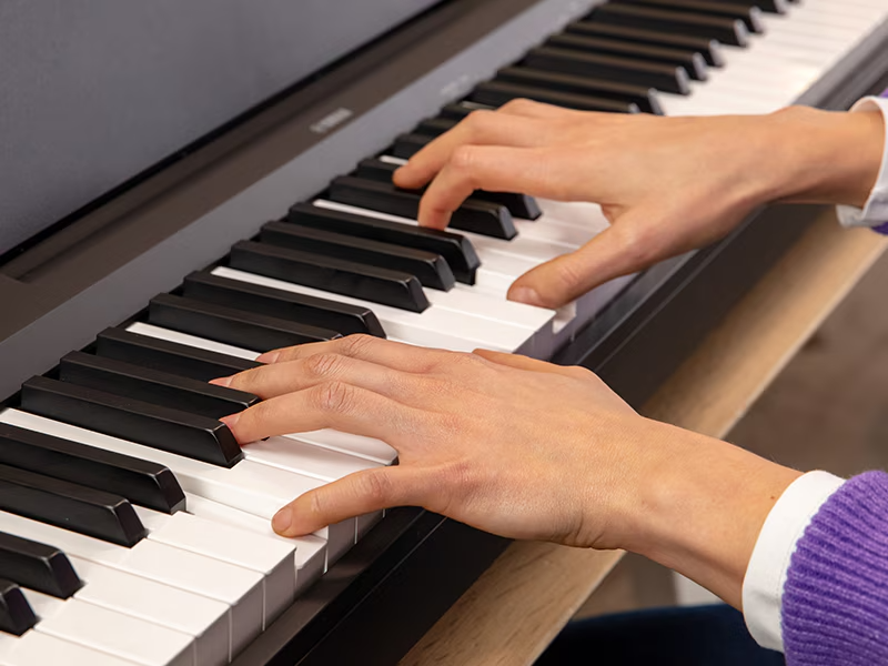Piano Yamaha P-145bt