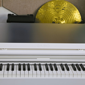 Casio-ap-s200-dan-piano-dien-mau-trang-ban-phim