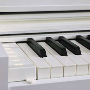 Casio-ap-s200-dan-piano-dien-mau-trang-goc-trai-phim