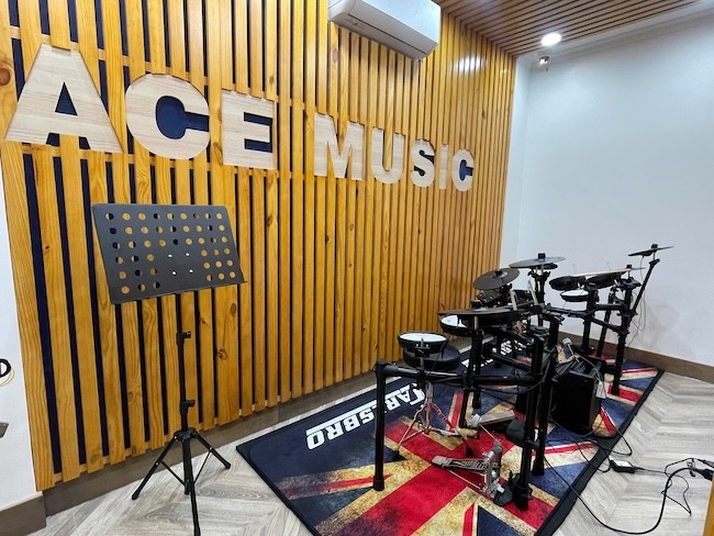 Cửa Hàng Ace Music Chuyên Kinh Doanh Nhạc Cụ Âm Thanh