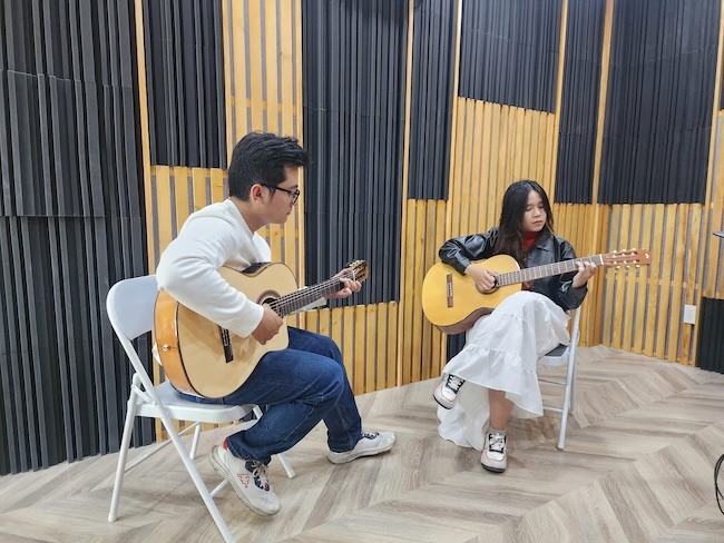 Lớp Học đàn Guitar Tại Ace Music