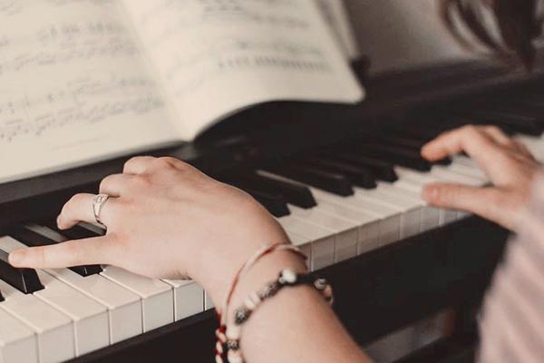 Hoc-bao-lau-thi-biet-choi-piano-lo-trinh-va-cach-tien-bo-2a