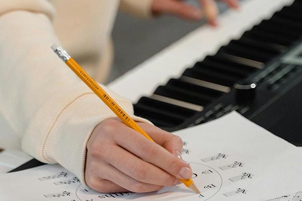 Hoc-bao-lau-thi-biet-choi-piano-lo-trinh-va-cach-tien-bo-2c