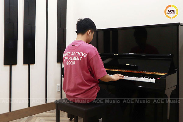 Hoc-dan-piano-dem-hat-tai-acemusic-center