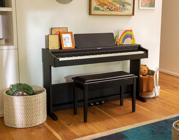 Roland-rp107-review-dan-piano-dien-hoan-hao-cho-moi-nha