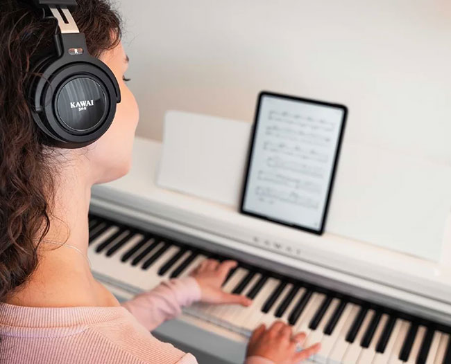 Dan-piano-kawai-cx102-cx202-ket-noi-tai-nghe-thiet-bi-di-dong