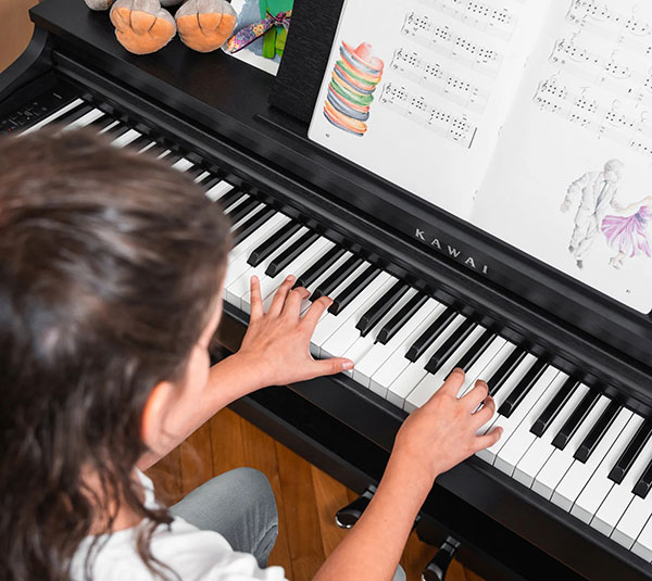 Hoc-dan-piano-kawai-cx202-tai-nha-1