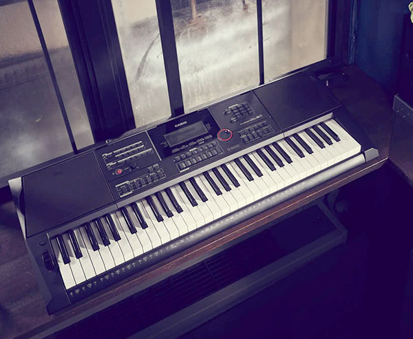 Dan-organ-keyboard-casio-ct-x5000-1