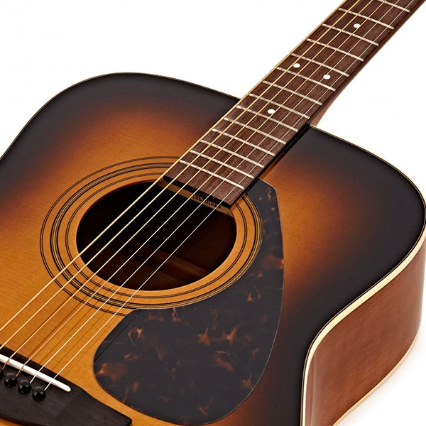 Mat-tren-va-can-dan-guitar-yamaha-f370-mau-nau-sunbrust