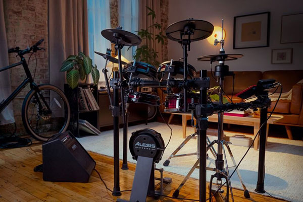 Trong-dien-tu-alesis-nitro-ultimate-tai-nha