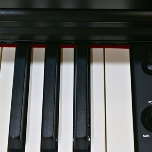 Dan-piano-dien-yamaha-ydp-146-nut-nguon-am-luong
