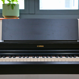 Dan-piano-dien-yamaha-ydp-146-phim-ghs